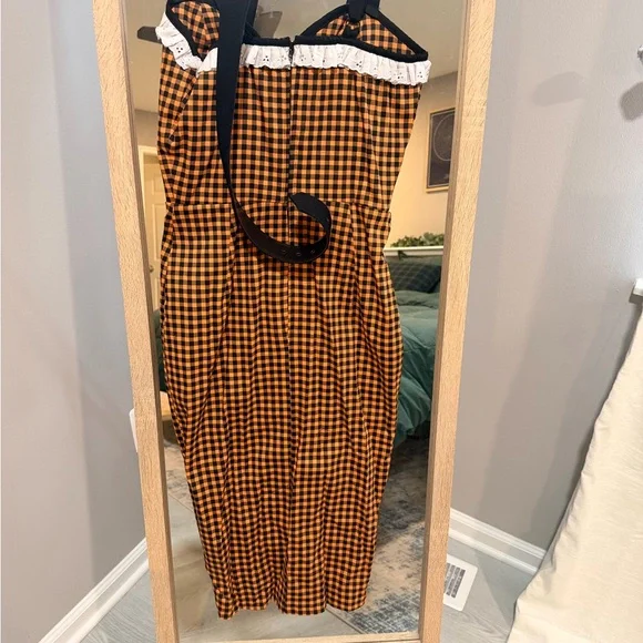 Bardot Beauty Wiggle Dress in Pumpkin Gingham - Picture 2 of 4